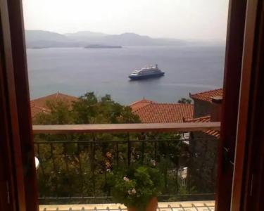 The Schoolmistress With The Golden Eyes, studios & rooms - 20