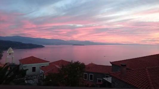 The Schoolmistress With The Golden Eyes, studios & rooms - 4