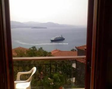 The Schoolmistress With The Golden Eyes, studios & rooms - 23