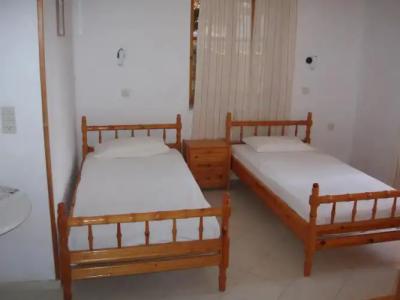 The Schoolmistress With The Golden Eyes, studios & rooms - 10