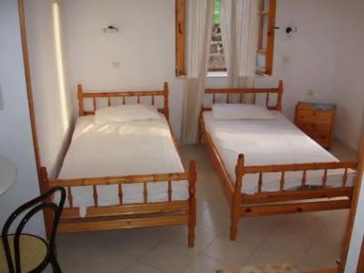 The Schoolmistress With The Golden Eyes, studios & rooms - 2