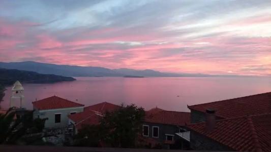 The Schoolmistress With The Golden Eyes, studios & rooms - 21