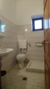 The Schoolmistress With The Golden Eyes, studios & rooms - 9