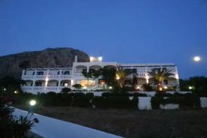 Hotel Kamari, Mirteai