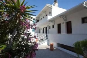 Nefeli Hotel, Mirteai