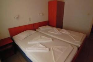 White Rock Apartments, Marathokampos