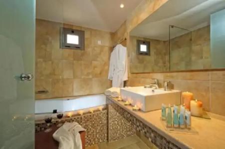 Royal Heights Resort Villas & Spa - 174