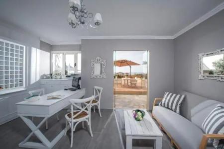 Notos Heights & Suites - 304