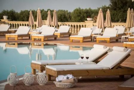 Notos Heights & Suites - 160