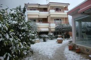 Over Sea Rooms & Villas, Loutra Edipsou