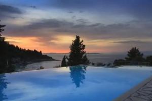 Glyfada Beach Villas, Longos