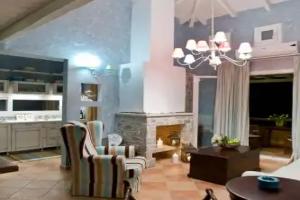 Apelon Tiritas Villas, Leonidion