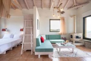 Chamaloni Cottages, Finikounta