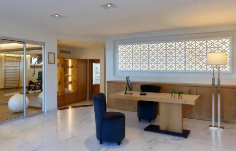 Vasia Boulevard (Adults Only)