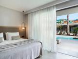 Family with direct access to sharing pool Suite