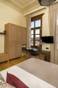 ELG Contessa Boutique - 38