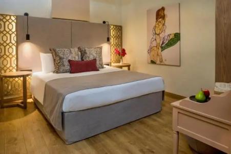 ELG Contessa Boutique - 30