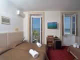 Standard Triple room with sea view