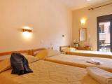 Standard Triple room with partial sea view