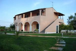 Biscoutsis Apartments & Studios, Kavos