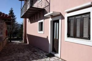 Mountain House, Karpenision