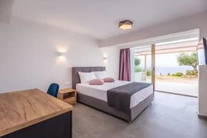 Anasa Corfu, Benitses