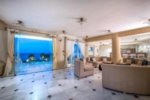 Windmill Bay Hotel, Argasi