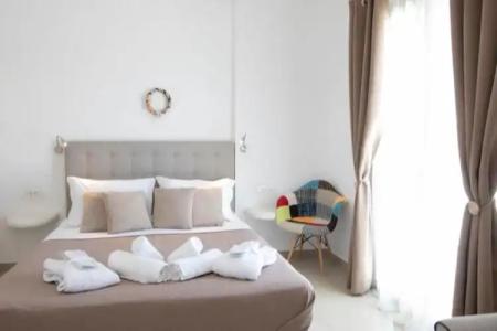 Thira's Dolphin - 129