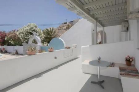 Thira's Dolphin - 105