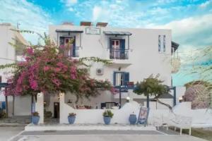 Mary Rooms, Adamas