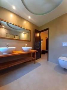 S.Nikolis' Historic Boutique - 109