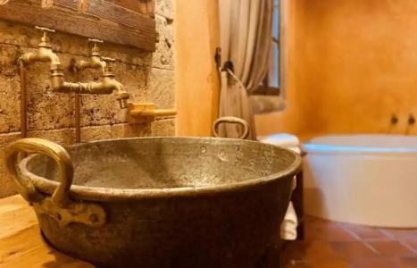 S.Nikolis' Historic Boutique - 106