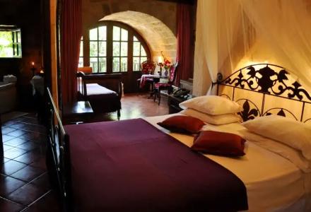 S.Nikolis' Historic Boutique - 125