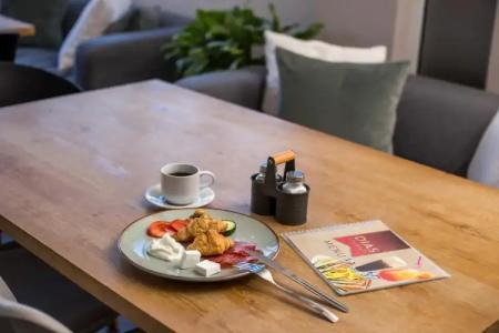 Dias Studios & Suites - 10