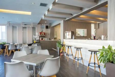 Dias Studios & Suites - 26