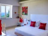Sharing Pool Double Suite with sea view