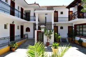 Villa Phoenix, Laganas