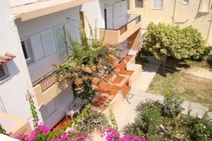 Yannis Apartments, Amoudara