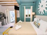 Superior room with balcony and with partial sea view