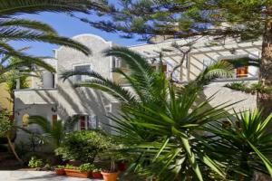 Dolphins Apartments, Kamari