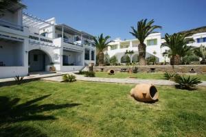 Porto Raphael Residences & Suites, Tinos Town