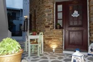 Nisiotiko house in Tinos near the beach, Tinos Town