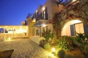 Paros Inn, Logaras