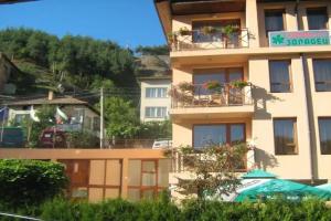 Family Hotel Zdravec, Devin