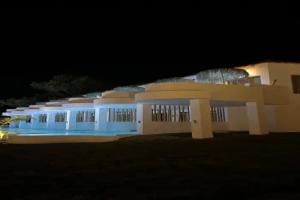 Hotel «Alia Luxury Suites», Haraki