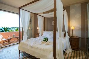 Calypso Villas, Alikanas