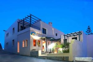 Rainbow Apartments, Kato Daratso