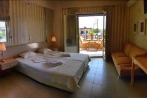 Sun George, Finikounta