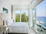 Standard Triple room with city view