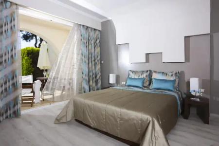 Alexandra Beach Spa Resort - 5